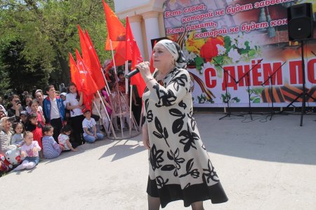 Поклонимся великим тем годам! Поклонимся великим тем годам!