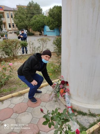 103-ю годовщину Великого Октября в Кизилюрте отметили возложением цветов к памятнику Ленину 103-ю годовщину Великого Октября в Кизилюрте отметили возложением цветов к памятнику Ленину
