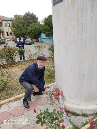 103-ю годовщину Великого Октября в Кизилюрте отметили возложением цветов к памятнику Ленину 103-ю годовщину Великого Октября в Кизилюрте отметили возложением цветов к памятнику Ленину
