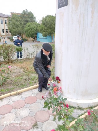 103-ю годовщину Великого Октября в Кизилюрте отметили возложением цветов к памятнику Ленину 103-ю годовщину Великого Октября в Кизилюрте отметили возложением цветов к памятнику Ленину