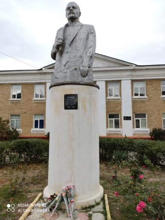 103-ю годовщину Великого Октября в Кизилюрте отметили возложением цветов к памятнику Ленину 103-ю годовщину Великого Октября в Кизилюрте отметили возложением цветов к памятнику Ленину