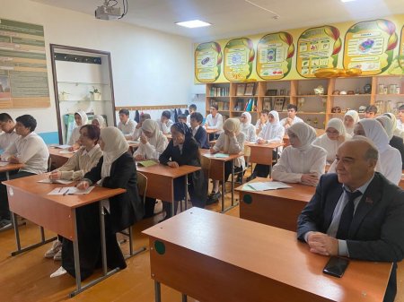 Депутат Абдулвахид Лабазанов провел урок в рамках проекта «Разговоры о важном» в Комсомольской СОШ Кизилюртовского района (полная версия) Депутат Абдулвахид Лабазанов провел урок в рамках проекта «Разговоры о важном» в Комсомольской СОШ Кизилюртовского района (полная версия)