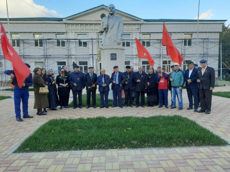 Депутаты от КПРФ приняли участие в мероприятиях по случаю 106-й годовщины Октябрьской революции Депутаты от КПРФ приняли участие в мероприятиях по случаю 106-й годовщины Октябрьской революции