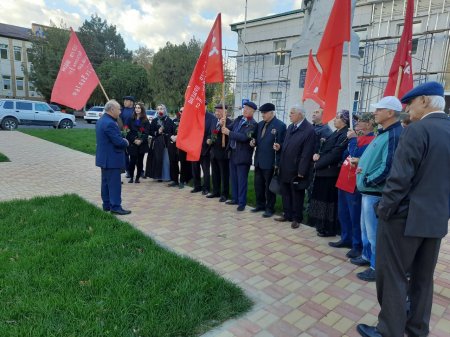 Депутаты от КПРФ приняли участие в мероприятиях по случаю 106-й годовщины Октябрьской революции Депутаты от КПРФ приняли участие в мероприятиях по случаю 106-й годовщины Октябрьской революции