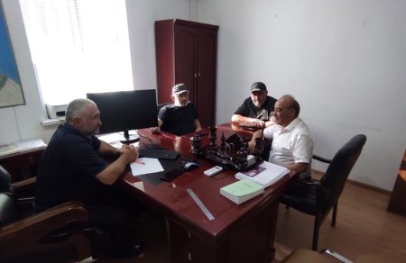 В рамках поездки в Унцукульский район депутат Абдулвахид Лабазанов посетил село Гимры, и провел встречу с его главой Шамилем Магомедовым В рамках поездки в Унцукульский район депутат Абдулвахид Лабазанов посетил село Гимры, и провел встречу с его главой Шамилем Магомедовым