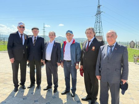 Депутат Народного Собрания РД Абдулвахид Лабазанов принял участие в совместных мероприятиях города Кизилюрта и Кизилюртовского района, посвященных 80-летию Победы советского народа в Великой Отечественной войне. Депутат Народного Собрания РД Абдулвахид Лабазанов принял участие в совместных мероприятиях города Кизилюрта и Кизилюртовского района, посвященных 80-летию Победы советского народа в Великой Отечественной войне.