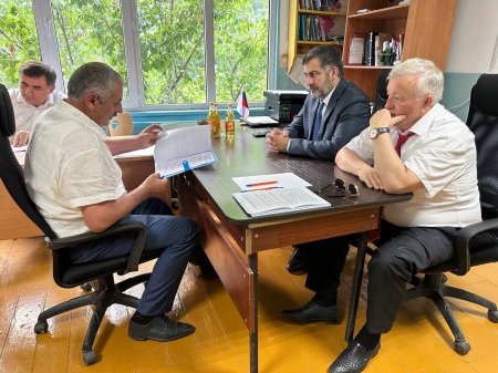 Депутат Народного Собрания РД Абдулвахид Лабазанов принял участие на встрече, который проводил министр экономики и социального развития РД Гаджи Султанов в Гумбетовском районе Депутат Народного Собрания РД Абдулвахид Лабазанов принял участие на встрече, который проводил министр экономики и социального развития РД Гаджи Султанов в Гумбетовском районе