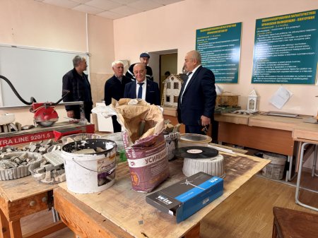 По поручению Председателя Народного Собрания РД Заура Аскендерова заместитель председателя Комитета НС РД по образованию и науке Абдулвахид Лабазанов посетил «Республиканский центр социально-трудовой адаптации и профориентации им. У.М.Муртузалиевой», По поручению Председателя Народного Собрания РД Заура Аскендерова заместитель председателя Комитета НС РД по образованию и науке Абдулвахид Лабазанов посетил «Республиканский центр социально-трудовой адаптации и профориентации им. У.М.Муртузалиевой»,