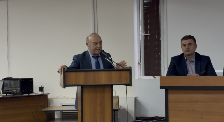 Депутат фракции КПРФ в НС РД Абдулвахид Лабазанов принял участие на презентации вновь переизданной книги Мусы Магомедова «Черный камень» Депутат фракции КПРФ в НС РД Абдулвахид Лабазанов принял участие на презентации вновь переизданной книги Мусы Магомедова «Черный камень»