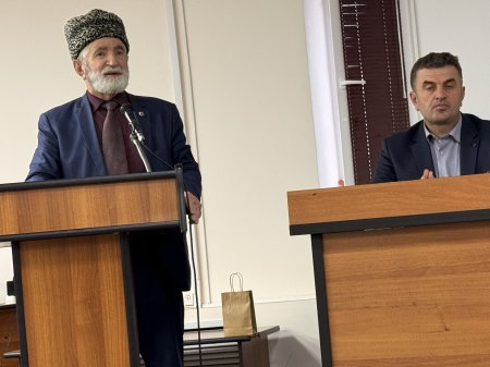 Депутат фракции КПРФ в НС РД Абдулвахид Лабазанов принял участие на презентации вновь переизданной книги Мусы Магомедова «Черный камень» Депутат фракции КПРФ в НС РД Абдулвахид Лабазанов принял участие на презентации вновь переизданной книги Мусы Магомедова «Черный камень»