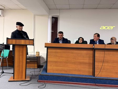 Депутат фракции КПРФ в НС РД Абдулвахид Лабазанов принял участие на презентации вновь переизданной книги Мусы Магомедова «Черный камень» Депутат фракции КПРФ в НС РД Абдулвахид Лабазанов принял участие на презентации вновь переизданной книги Мусы Магомедова «Черный камень»