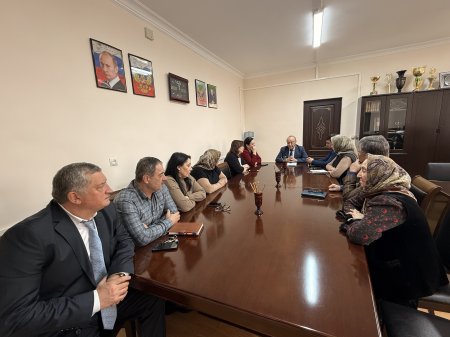 Член фракции КПРФ в НС РД Абдулвахид Лабазанов встретился с коллективом «Центра по обслуживанию деятельности образовательных учреждений, расположенных в зонах отгонного животноводства» Член фракции КПРФ в НС РД Абдулвахид Лабазанов встретился с коллективом «Центра по обслуживанию деятельности образовательных учреждений, расположенных в зонах отгонного животноводства»