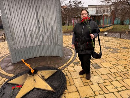 Абдулвахид Лабазанов вместе с активистами городской партийной организации возложил цветы к вечному огню и стеле в городе Кизилюрте. Абдулвахид Лабазанов вместе с активистами городской партийной организации возложил цветы к вечному огню и стеле в городе Кизилюрте.