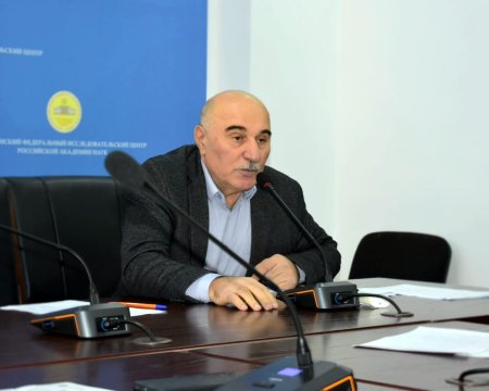 Заместитель председателя Комитета Народного Собрания РД по образованию и науке Абдулвахид Лабазанов принял участие в заседании аварской группы республиканской термино-орфографической комиссии по языкам Дагестана. Заместитель председателя Комитета Народного Собрания РД по образованию и науке Абдулвахид Лабазанов принял участие в заседании аварской группы республиканской термино-орфографической комиссии по языкам Дагестана.